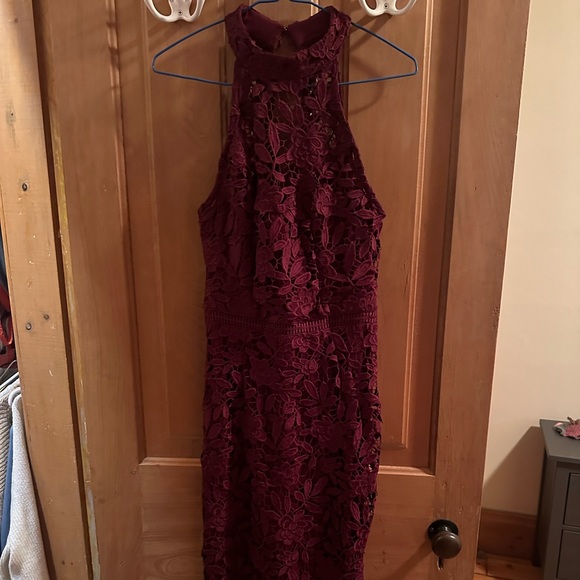 Dex burgundy lace dress. Midi length. Size XS or 2/4 - Picture 3 of 3
